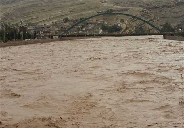 سیل راه ارتباطی ۲۳ روستای خرم‌آباد را بست/ تخریب ۳ پل موقت در بخش پاپی