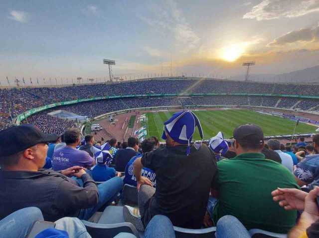 درخواست هواداران استقلال از باشگاه؛ دوربین‌های صداوسیما را به ورزشگاه آزادی راه ندهید
