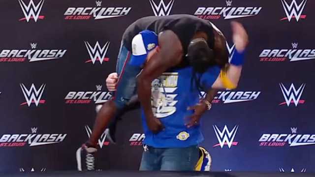 اخبار WWE | نشست خبری بکلش به صحنه خشونت جان سینا تبدیل شد