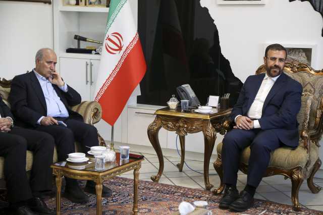 استاندار فارس : نباید سرمایه ای ارزشمند مانند ورزشگاه پارس معطل بماند
