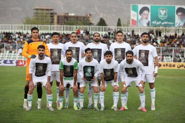 عکس | پوستر باشگاه خیبر با چهره کاپیتان پرسپولیس و برادرش