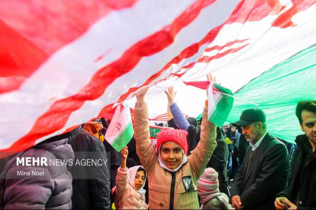 حال و هوای میدان انقلاب پیش از آغاز راهپیمایی 22 بهمن